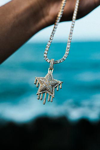 Drippy Star Pendant in Yellow Gold